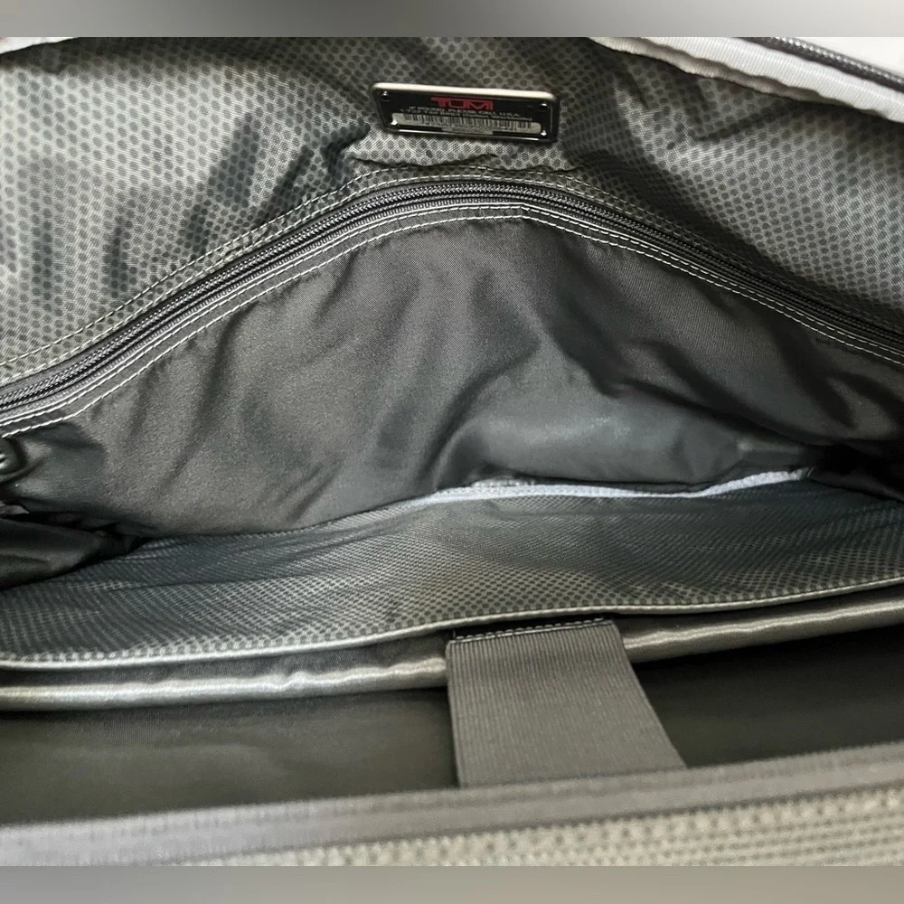 Tumi T-TECH Messenger Expandable Briefcase W/Strap Bag Black Nylon 5564 GRH